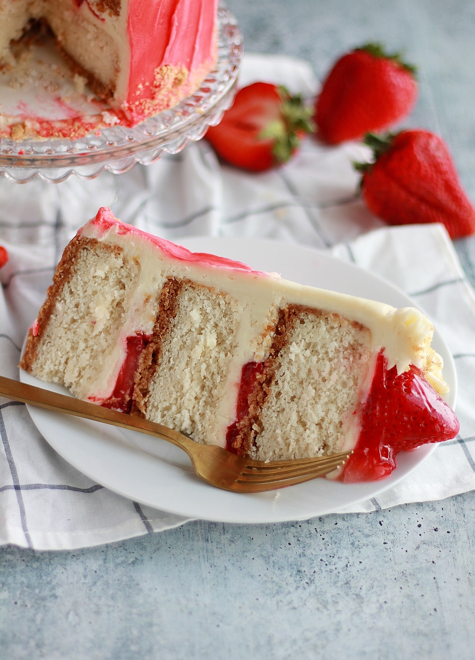 strawberry-cheesecake-cake-baking-with-blondie