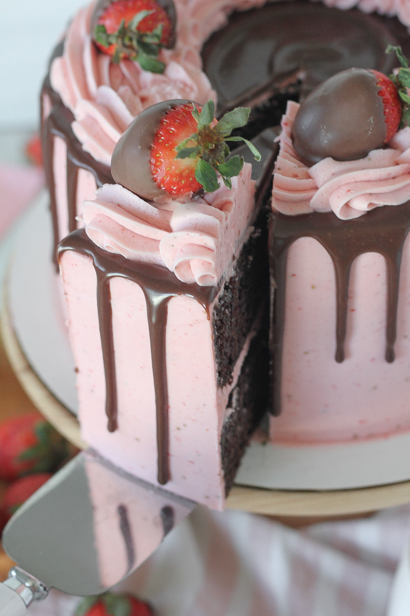 Vanilla Cake with Chocolate Covered Strawberries - Bryony's Bakes